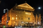 El Teatro Colón es un teatro de ópera de la ciudad de Buenos Aires. Por su tamaño, acústica y trayectoria, está considerado uno de los cinco mejores del mundo..  Buenos Aires - ARGENTINA