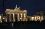 La Puerta de Brandenburgo es la una antigua entrada a Berlín y uno de los principales símbolos tanto de la ciudad como de Alemania..  Berlin - ALEMANIA