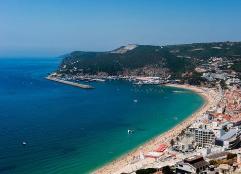 Excursão de dia inteiro a Arrábida e Sesimbra com degustação de vinhos de Lisboa. Lisboa, PORTUGAL