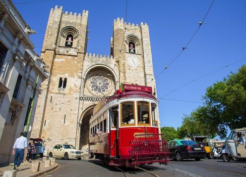 Excursão de bonde com paradas gratuitas nas colinas e show de fado. Lisboa, PORTUGAL