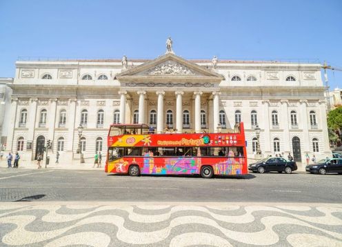 Tour em ônibus turístico com paradas gratuitas na cidade de Lisboa. Lisboa, PORTUGAL