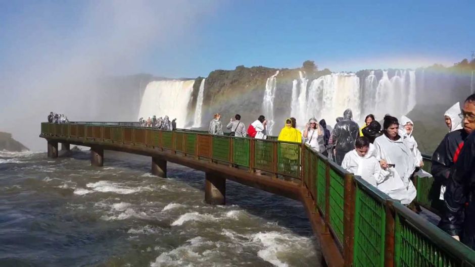 Cataratas do Iguaçu com a represa de Itaipu